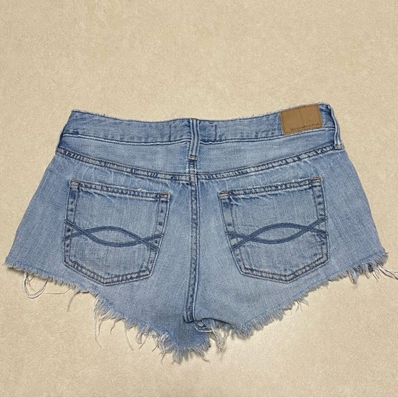 Abercrombie & Fitch Shorts Women’s Size 2 Distressed Cut off Boyfriend Shorts - Picture 7 of 9